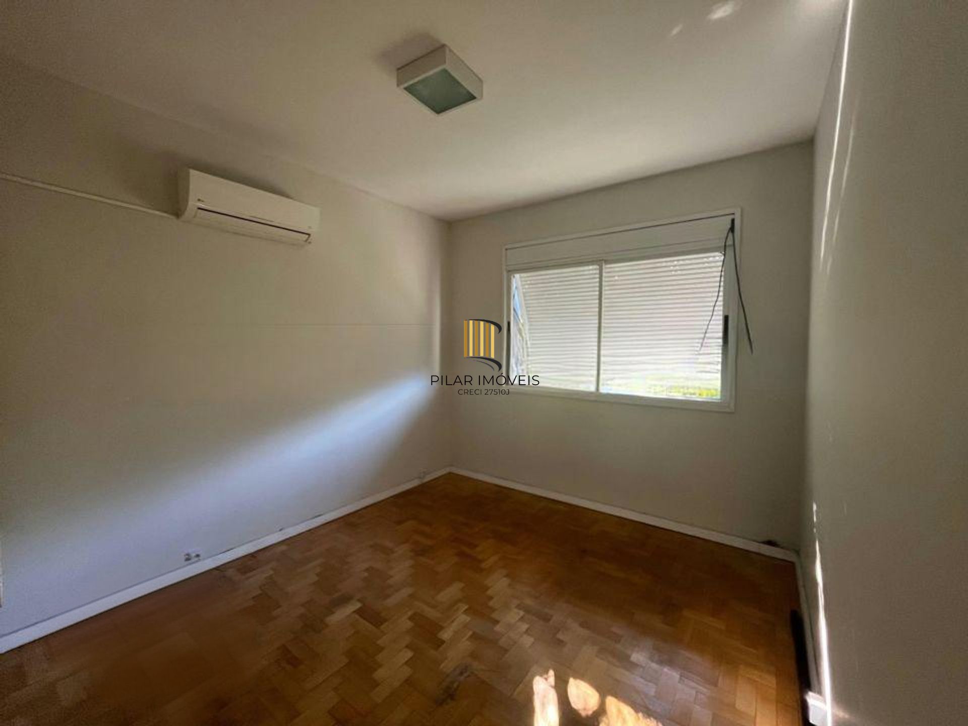 Apartamento semi mobilado de 2 dormitórios bairro Moinhos de Vento