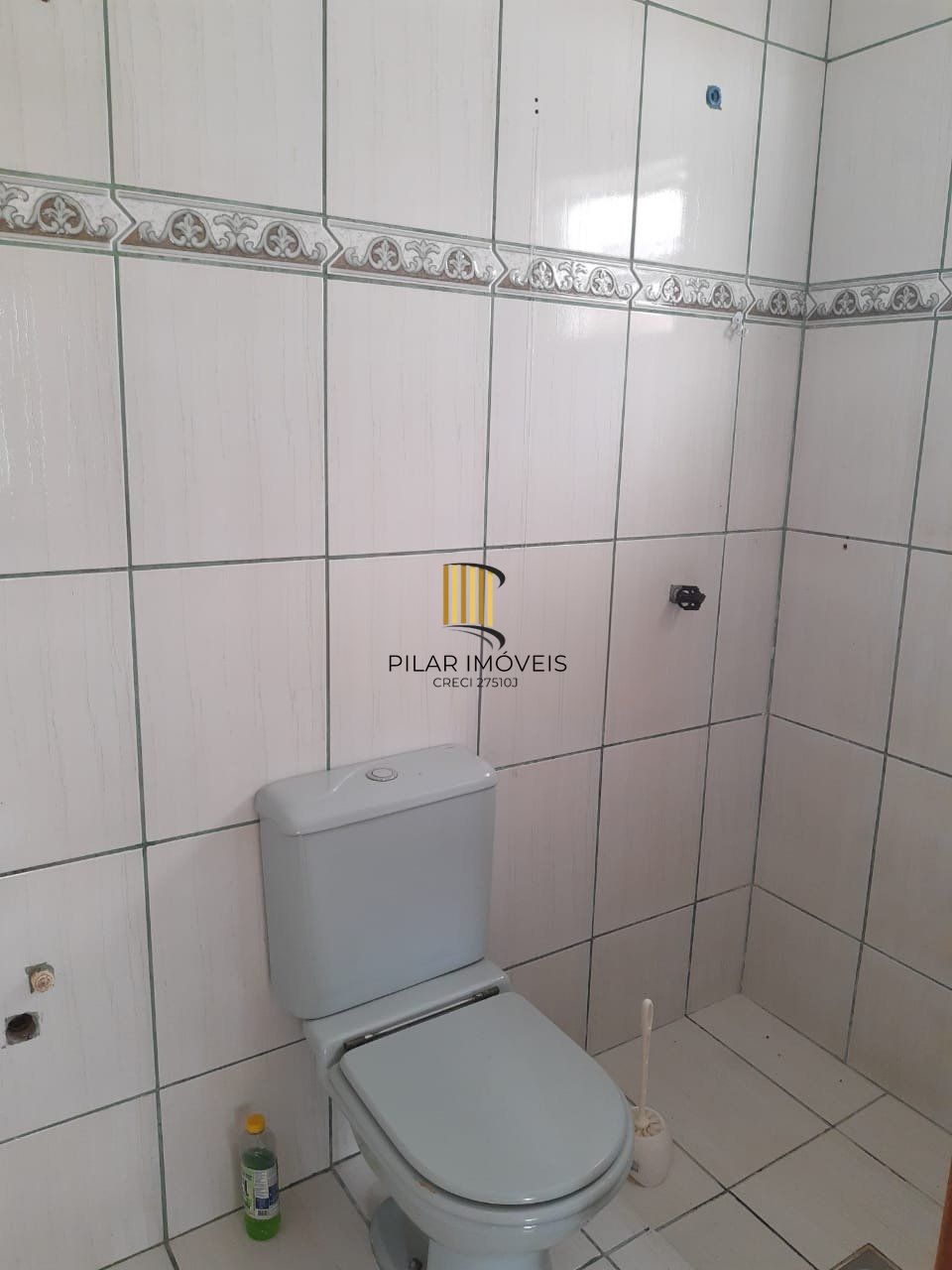 Casa de 2 Quartos e 2  vagas de garagem no Parque Granja em Cachoeirinha.