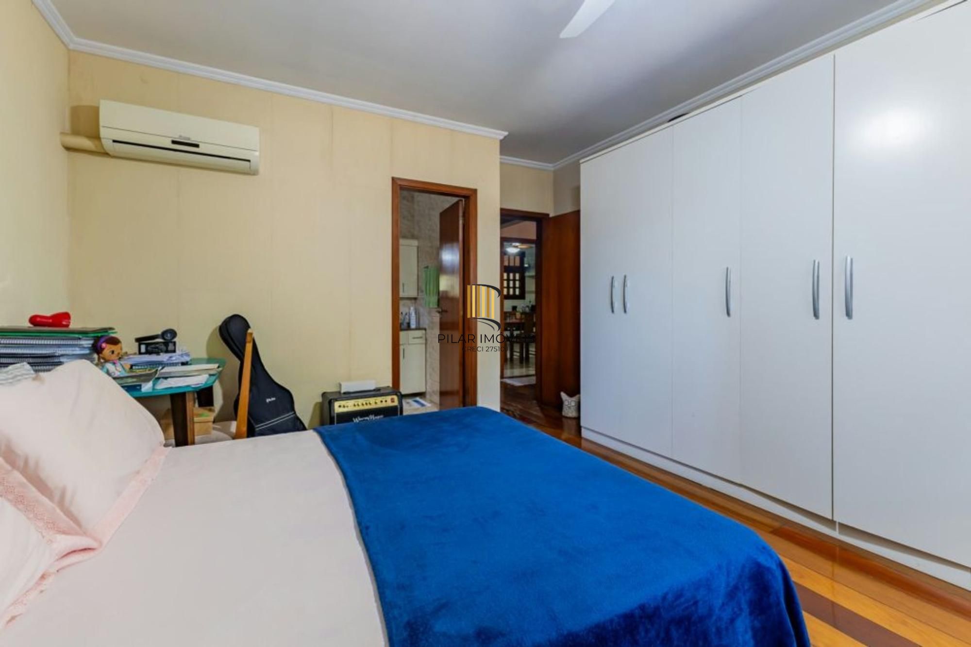 Casa com 1.640,00m², 3 dormitórios, 4 vagas à venda Rua Marista.