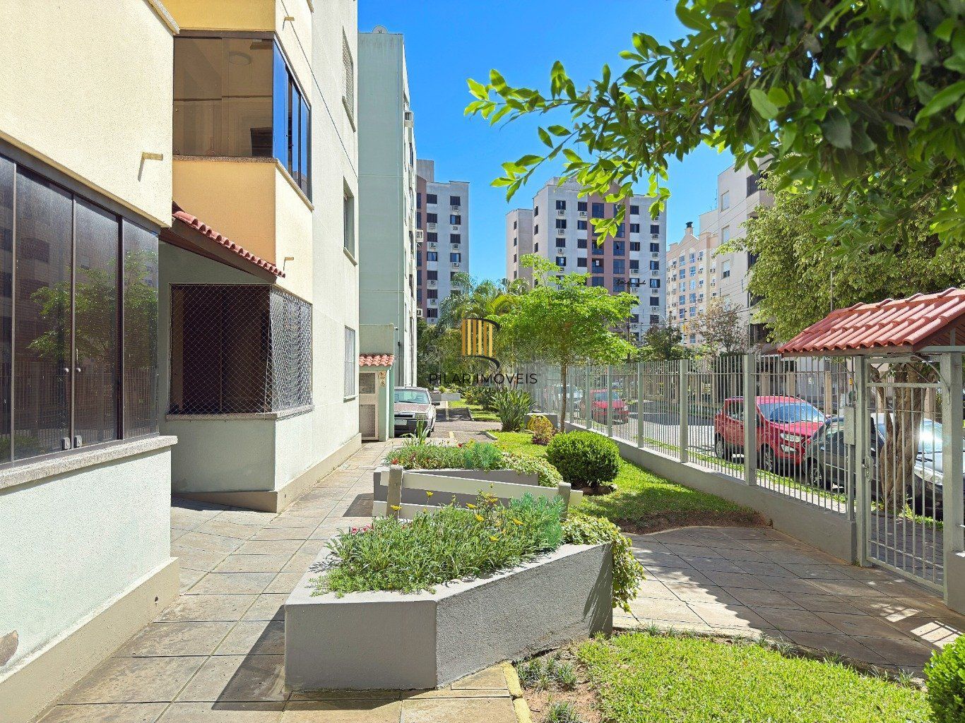 Apartamento com 2 quartos, vaga e elevador  no bairro Sarandi.