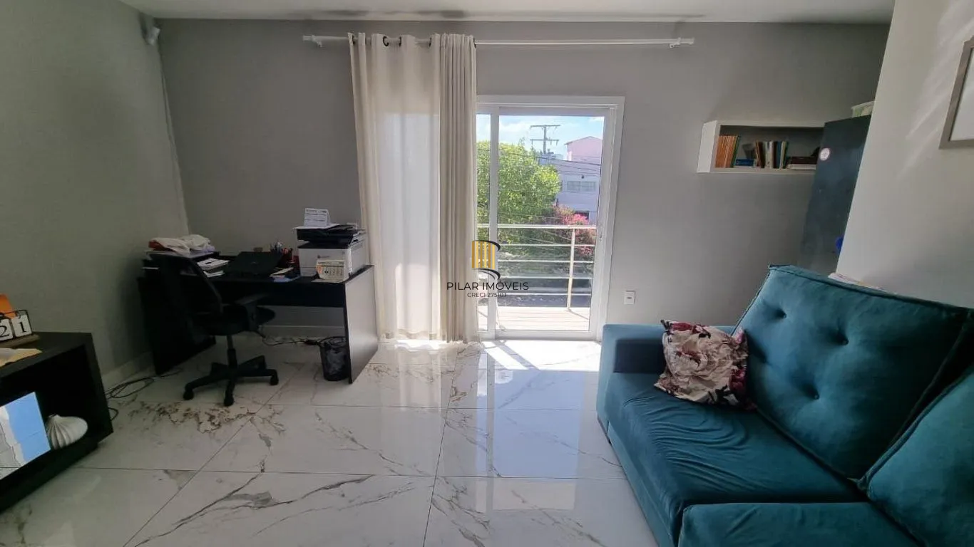 Casa de 2 dormitórios e 6 vagas de garagem em Canoas.