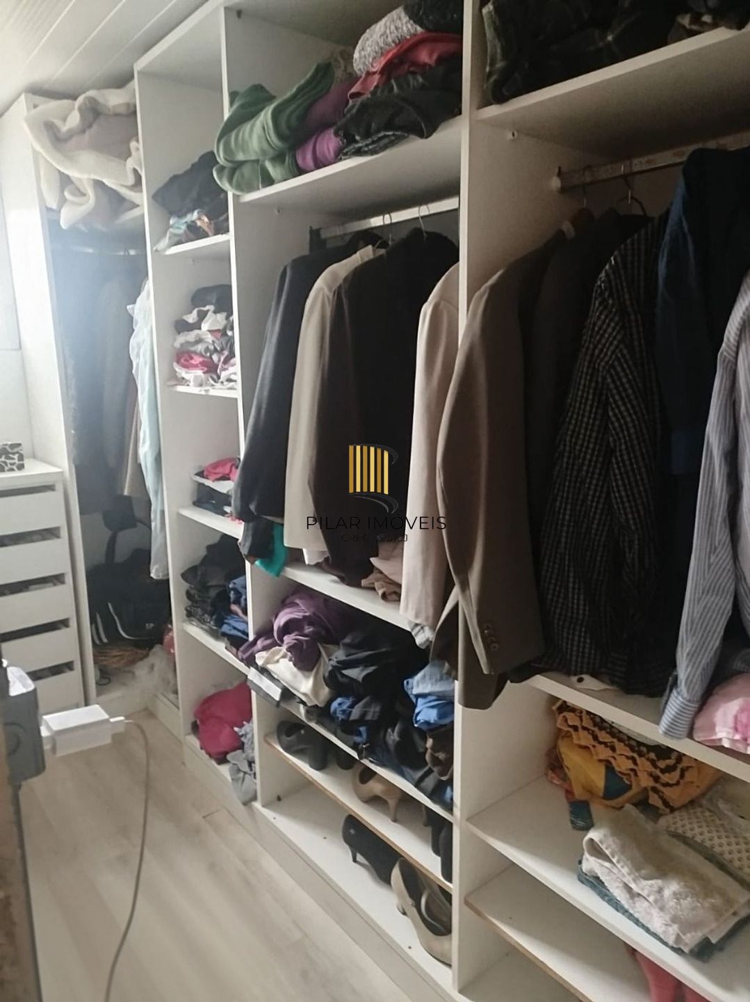 Casa de 2 dormitórios e 2 vagas de garagem em são José Canoas.