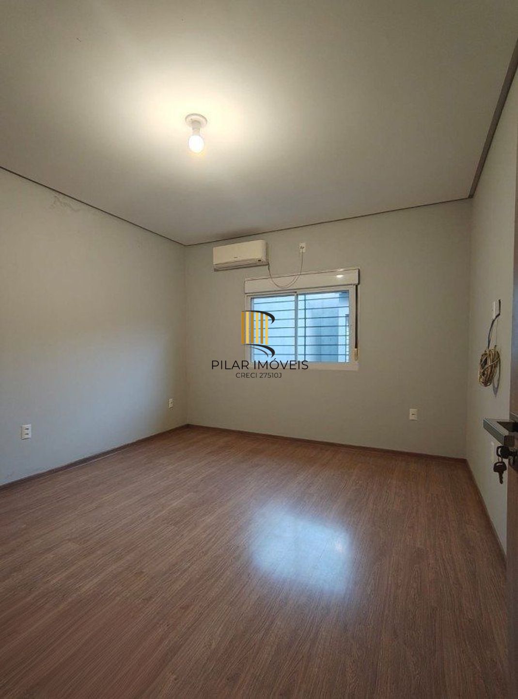 Casa com Lage, 3 dormitórios, 2 vagas de garagem no bairro Guajuviras.