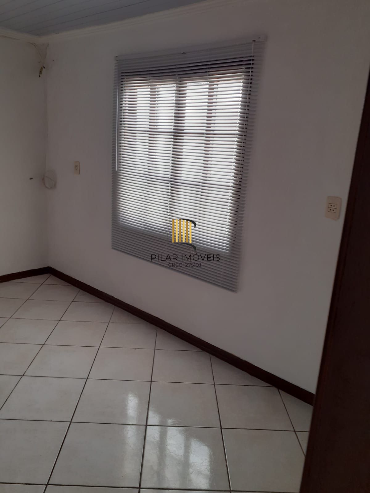 Duas Casas no Mesmo Terreno com 169m² e Entradas Independentes