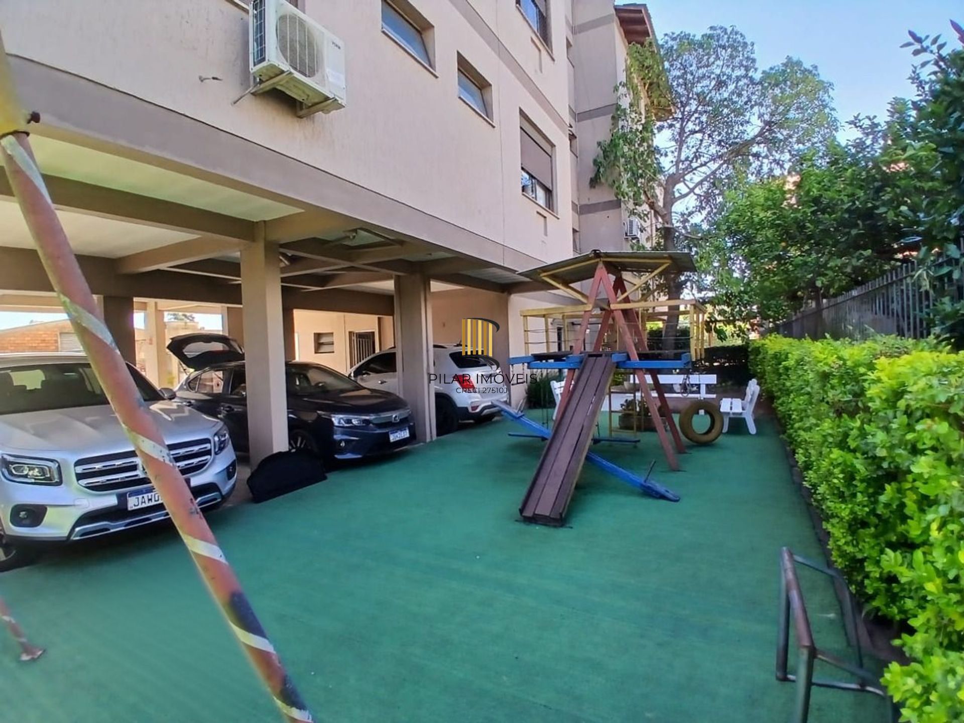 Cobertura com 4 quartos, 1 suíte, 4 vagas e elevador no bairro Igara Canoas.