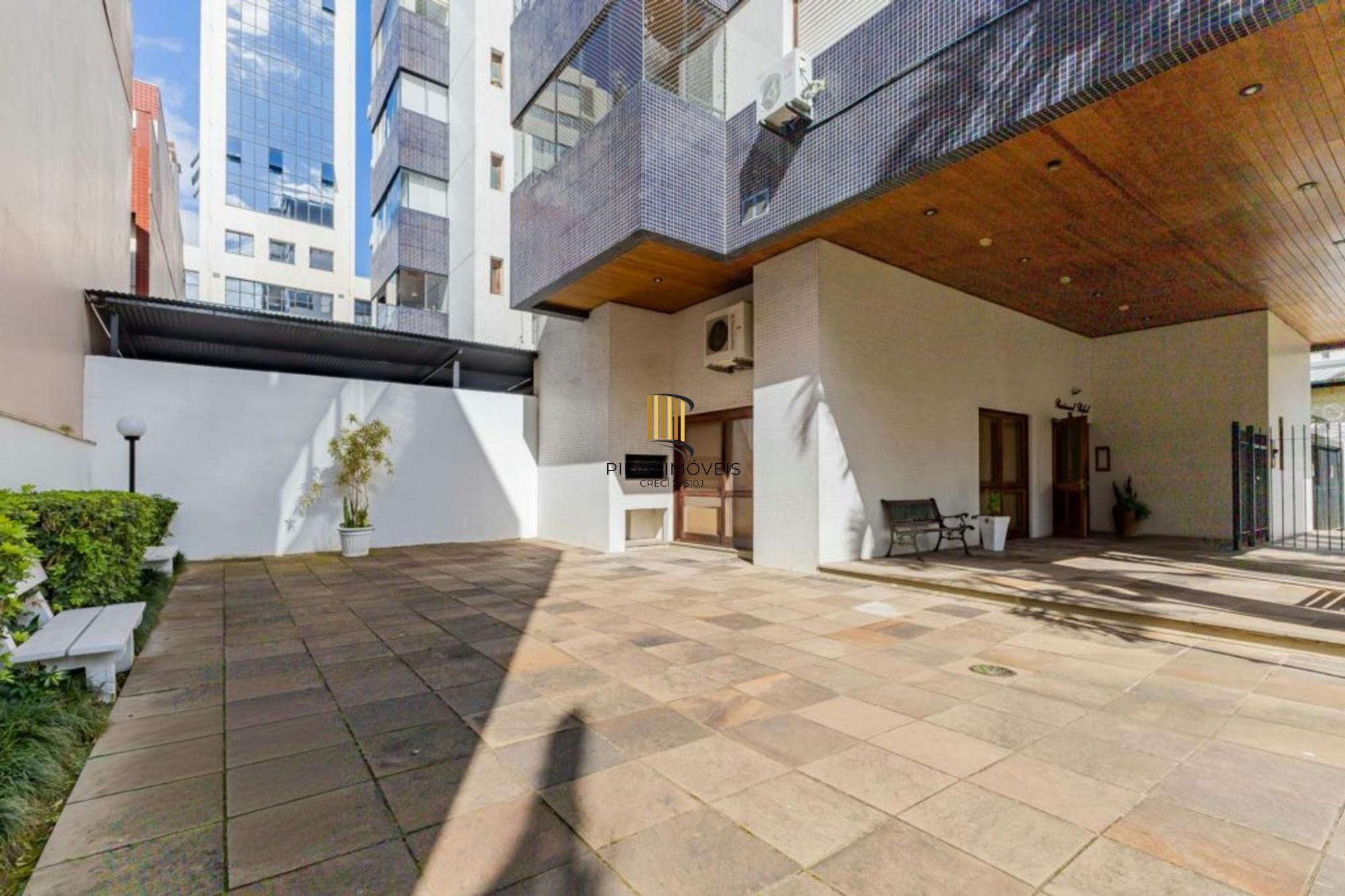 Apartamento com 3 quartos, 1 suíte, 3 vagas e elevador no Bairro São João.