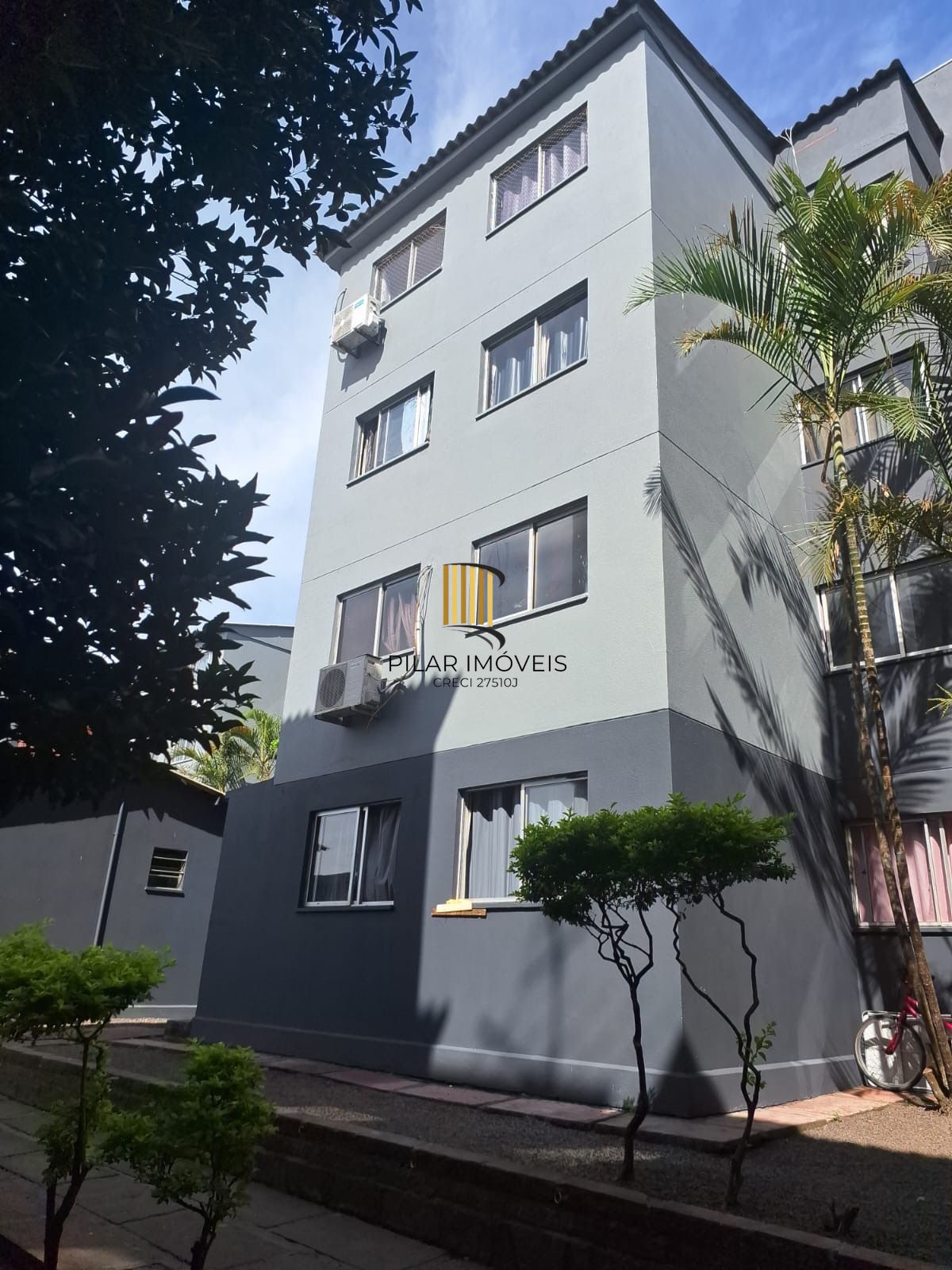 Apartamento 2 dormitórios 1 vaga de garagem no Bairro Maria Regina Alvorada