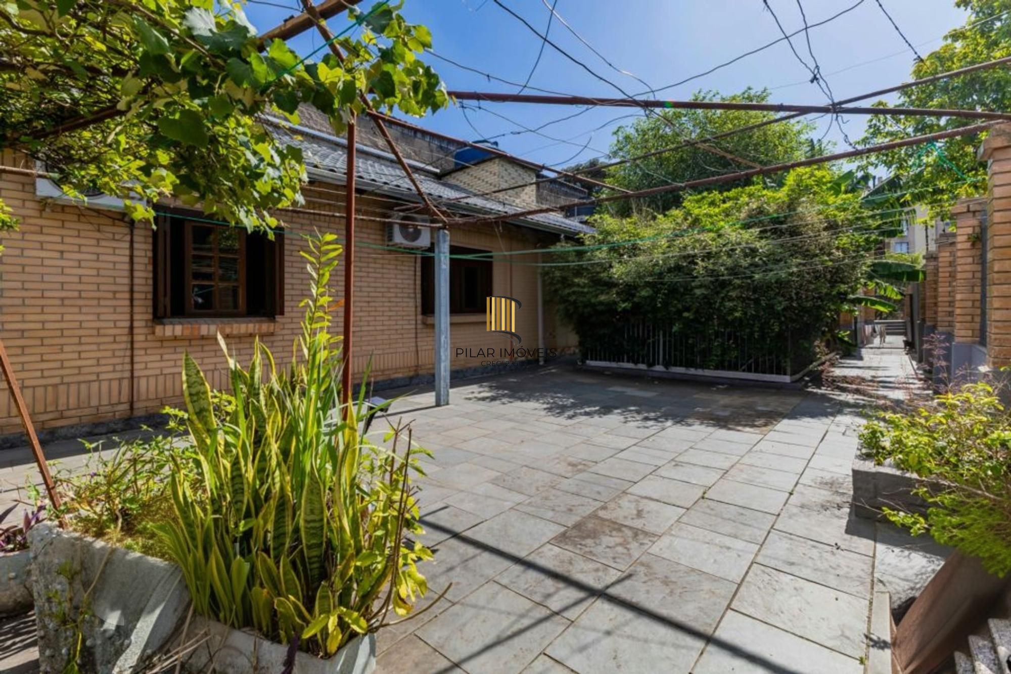 Casa com 1.640,00m², 3 dormitórios, 4 vagas à venda Rua Marista.