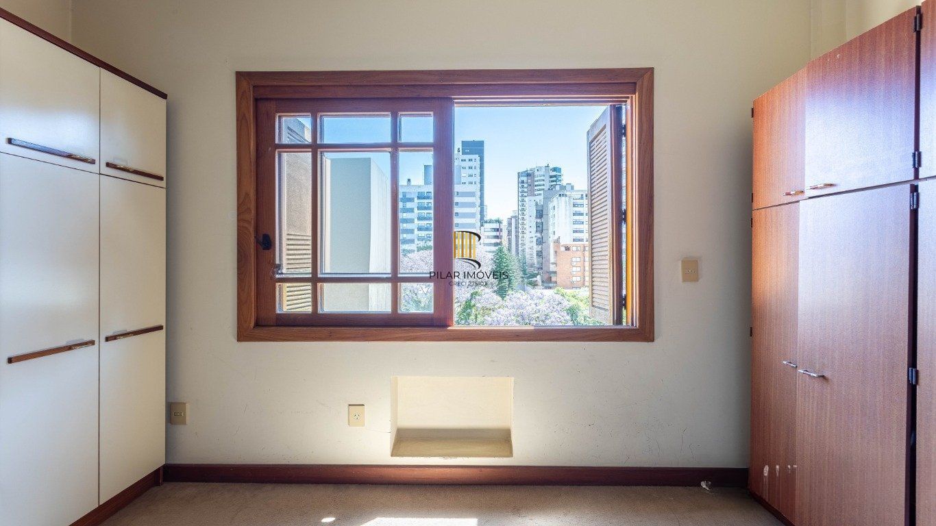 Apartamento 3 Dormitórios, 1 súite, elevador, 2 vagas no Petrópolis.