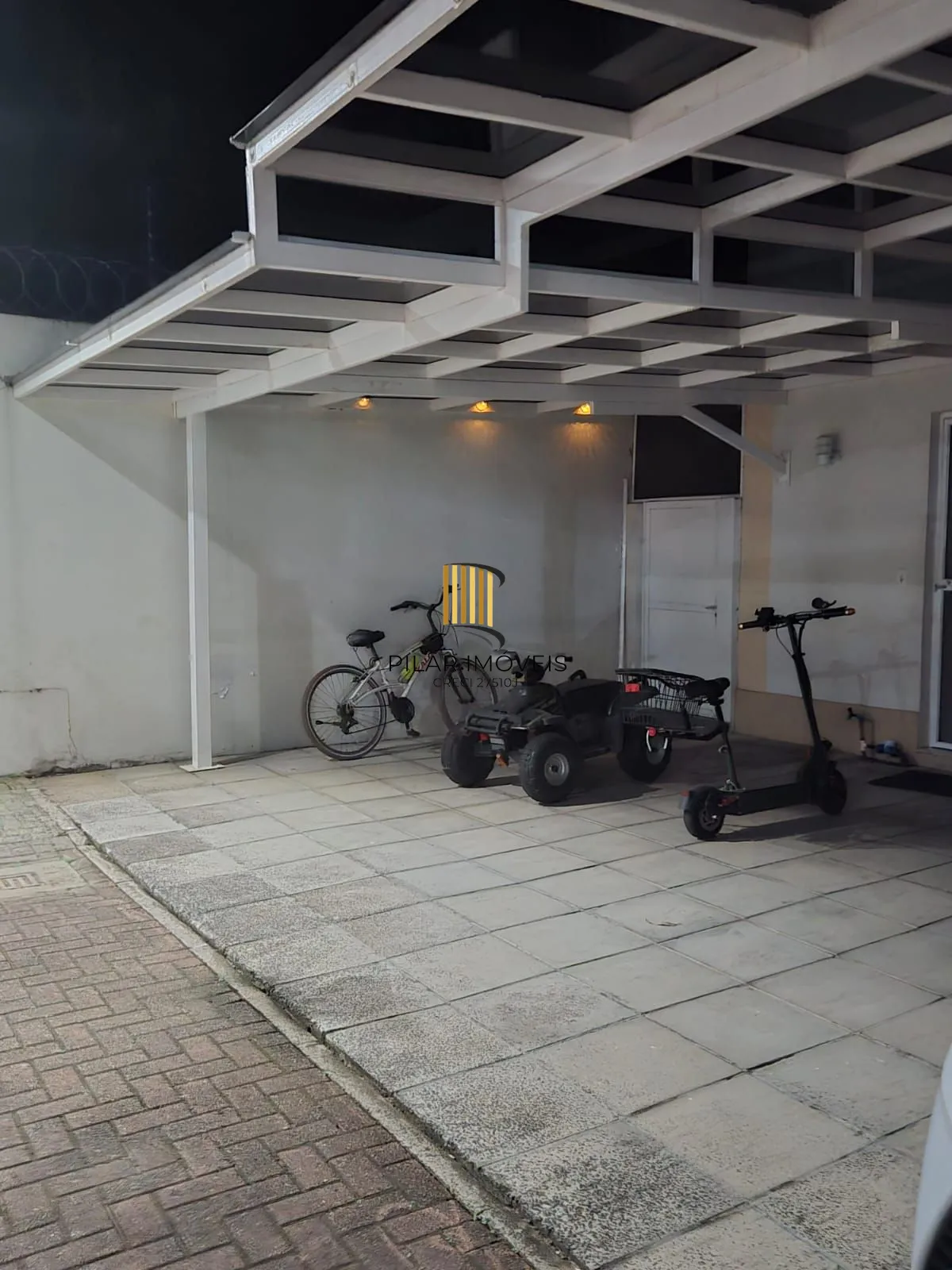 Casa de 2 dormitórios e 2 vagas de garagem em Canoas.