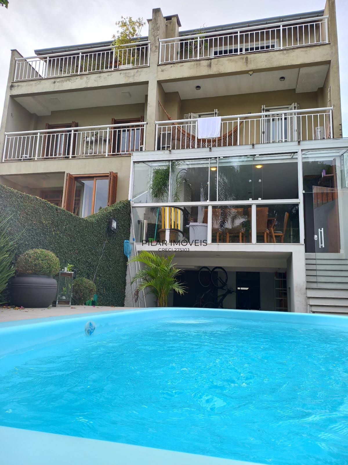 Casa com 4 dormitórios no Bairro Chácara das Pedras