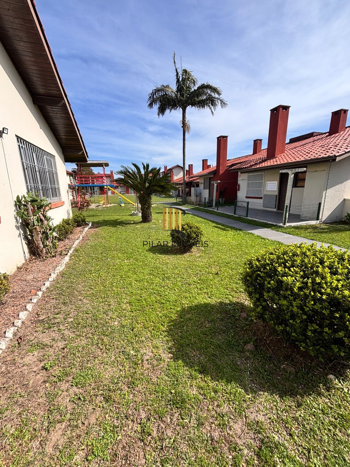 Sobrado 2 dormitórios com suite Condomínio Fechado Capão Novo