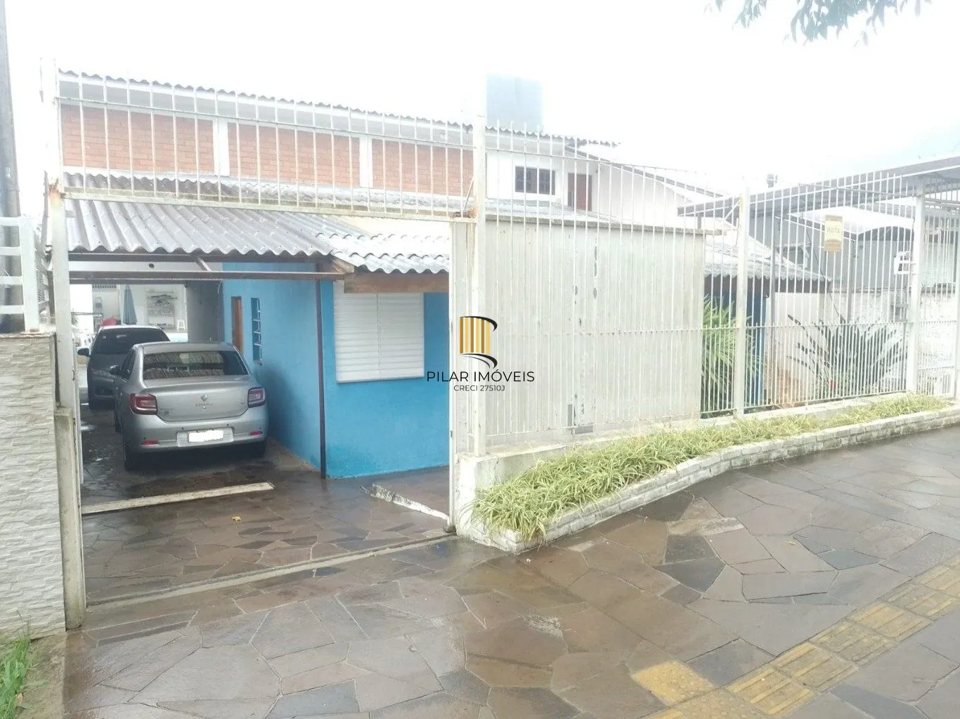 Casa de 5 dormitórios, piscina e 4 vagas de garagem em Canoas.