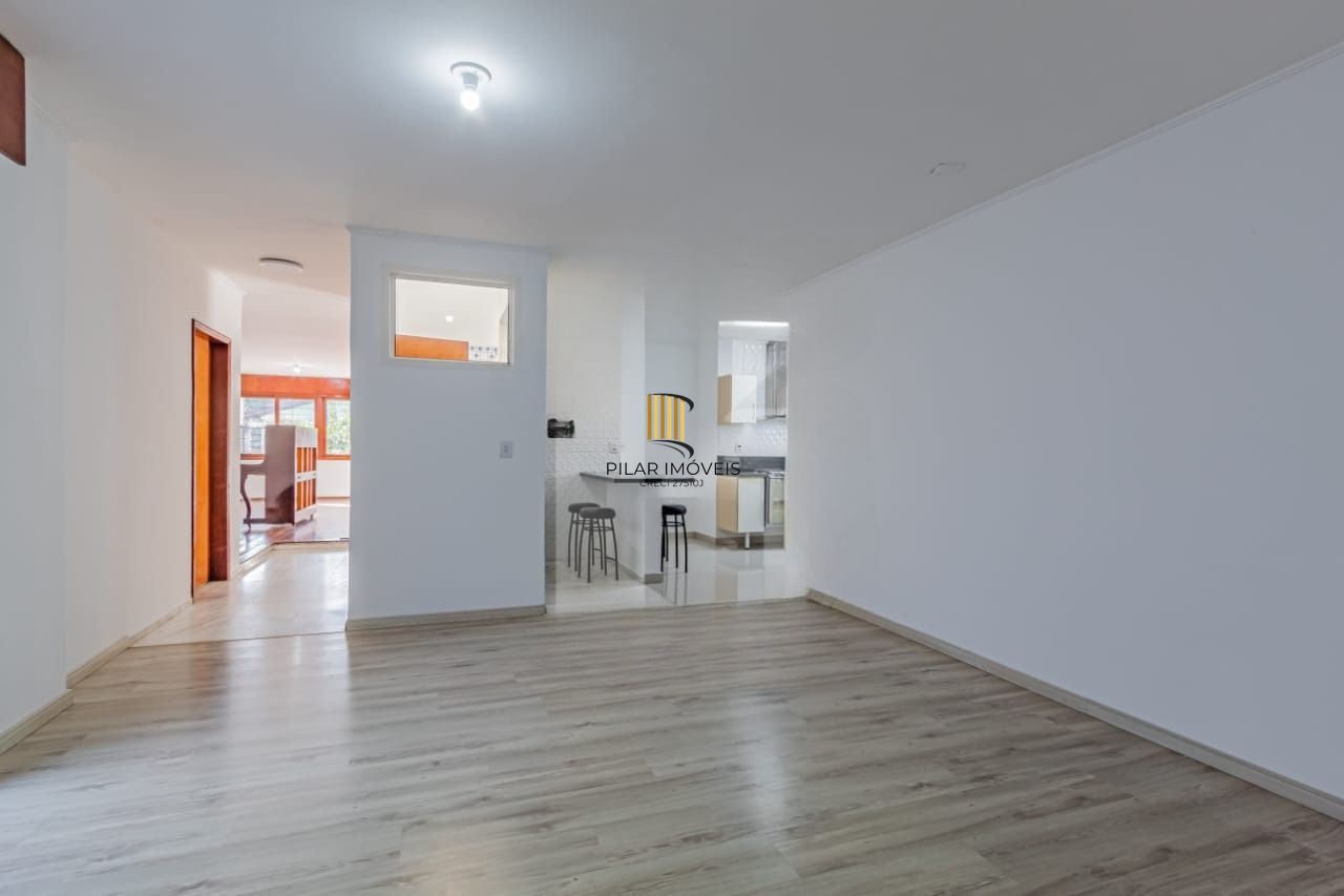 Casa com 3 dormitórios e 4 vagas no Bairro Jardim Lindóia