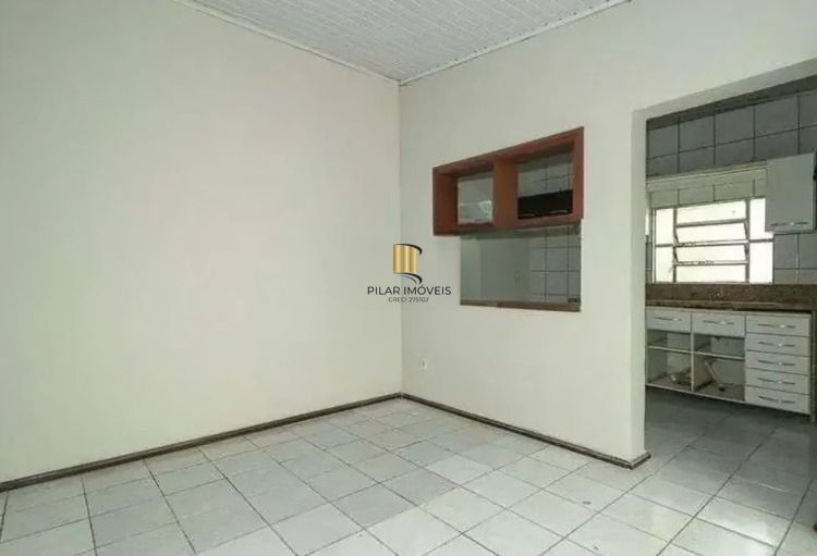 Casa de 3 quartos, 2 banheiros, 2 vagas no bairro Jardim Leopoldina