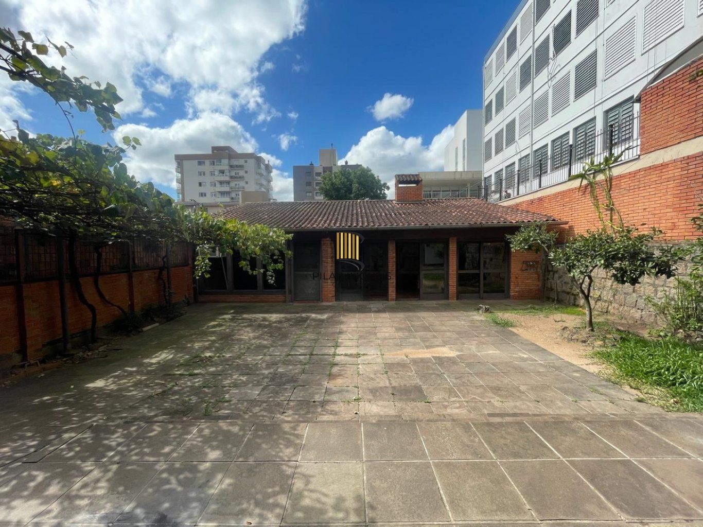 Casa com 5 quartos, 5 vagas e 265m² à venda no bairro Tristeza.