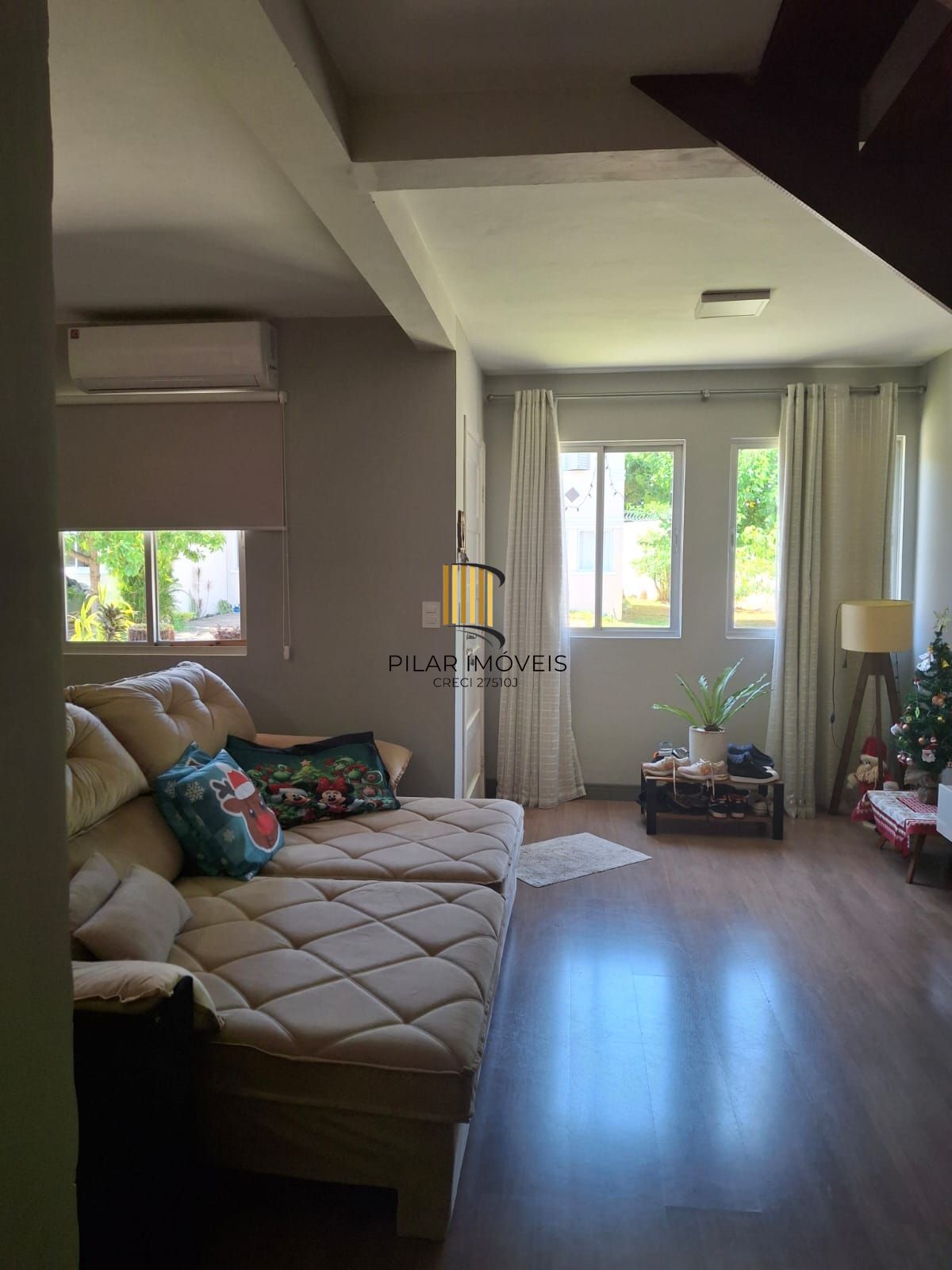 Casa em condomínio fechado de 3 dormitórios,2 vagas no bairro Parque Santa Fé.