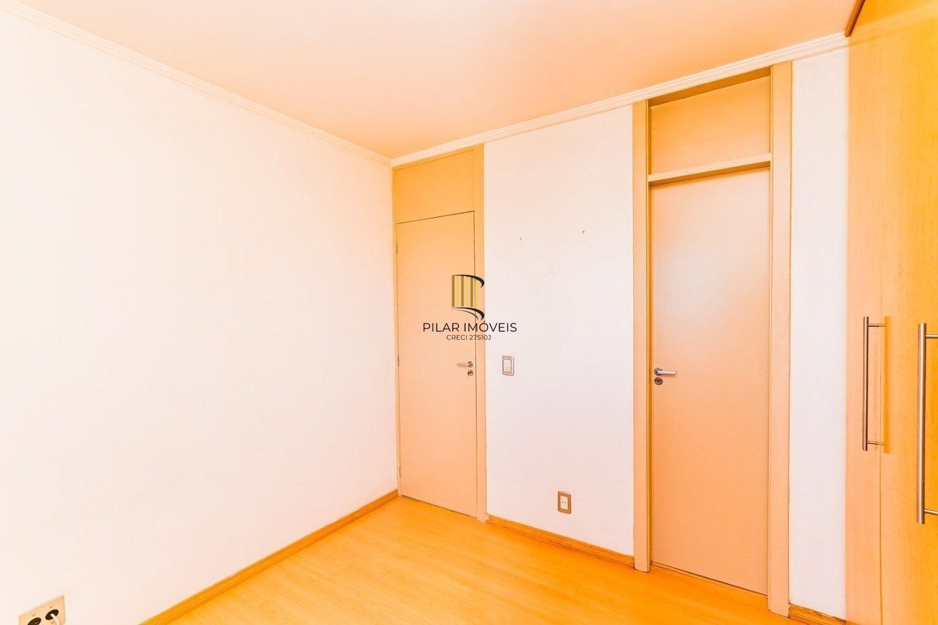 Apartamento de 2 dormitórios, elevador,1vaga de garagem, no Bairro Sarandi POA.