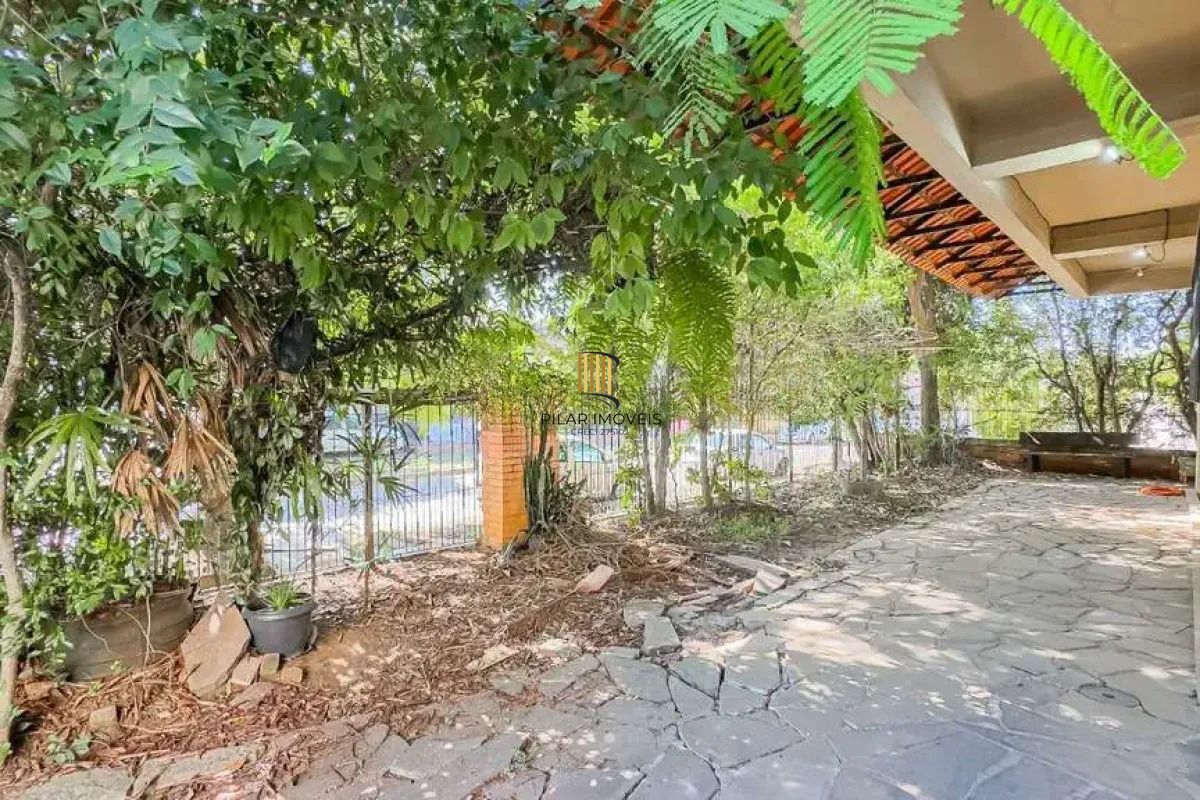 Casa ampla na Vila Ipiranga com 340 m², 4 dormitórios e potencial comercial