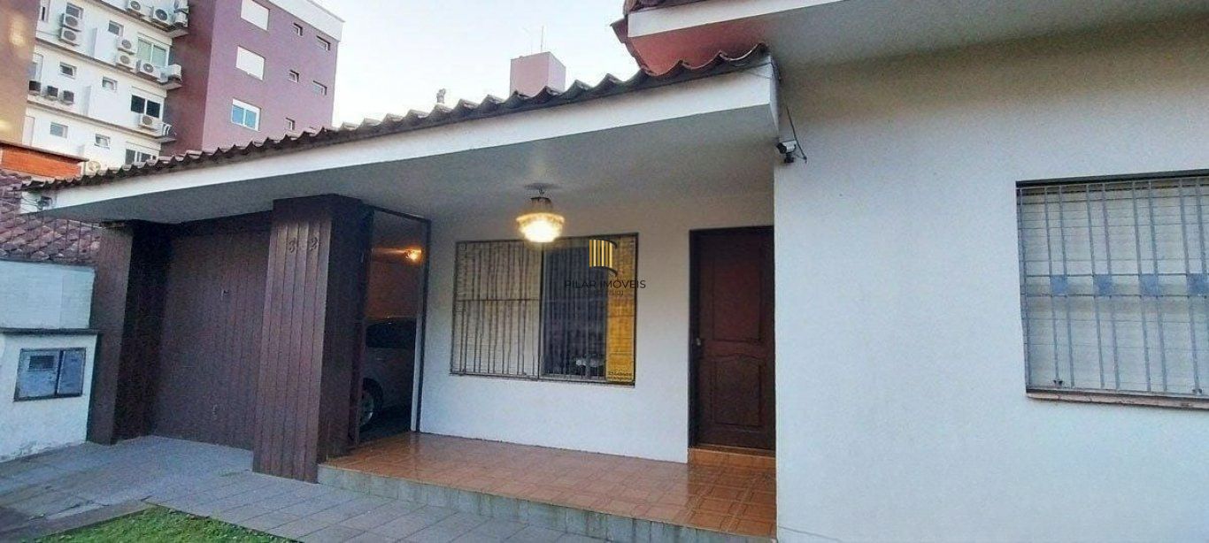 Casa com 4 quartos e 4 vagas de garagem no Bairro Jardim Lindóia