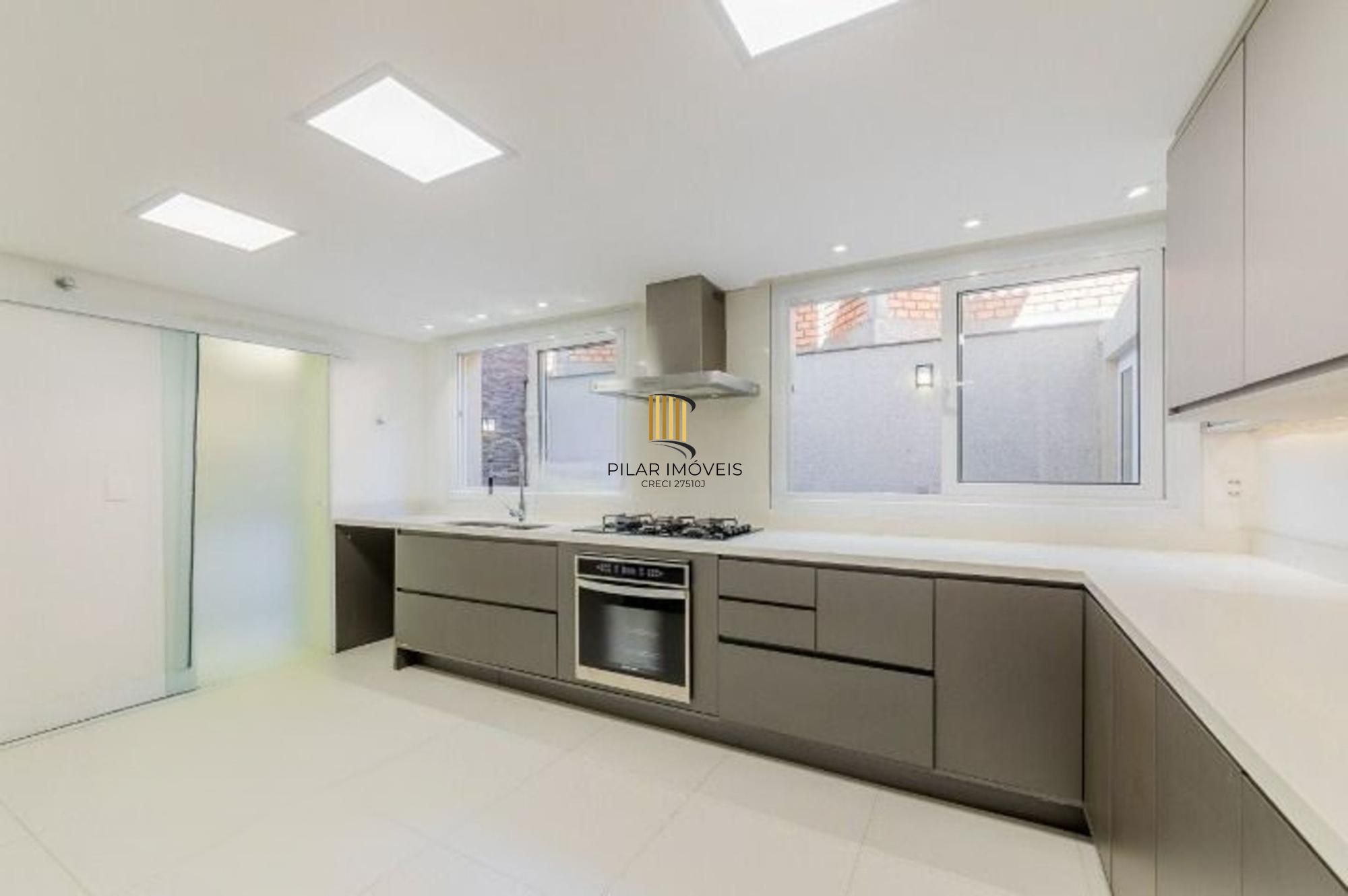 Casa em Condomínio com 5 quartos e 390m² à venda em Boa Vista, Porto Alegre.