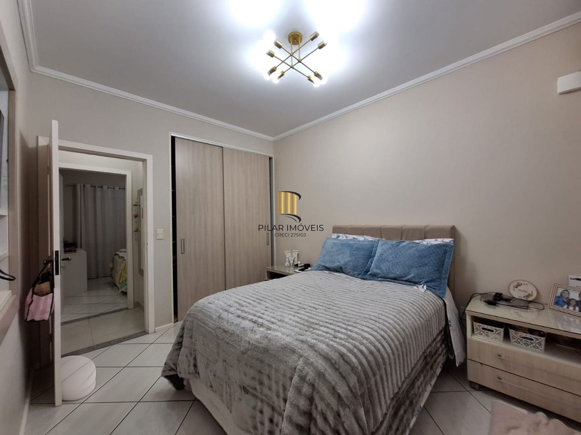 Casa de 2 pisos, 3 dormitórios e 2 vagas de garagem coberta em Canoas.