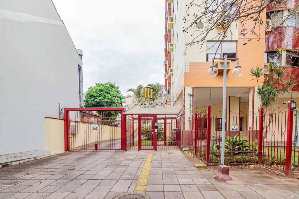 Apartamento com 3 quartos, vaga e elevador no Bairro Menino Deus