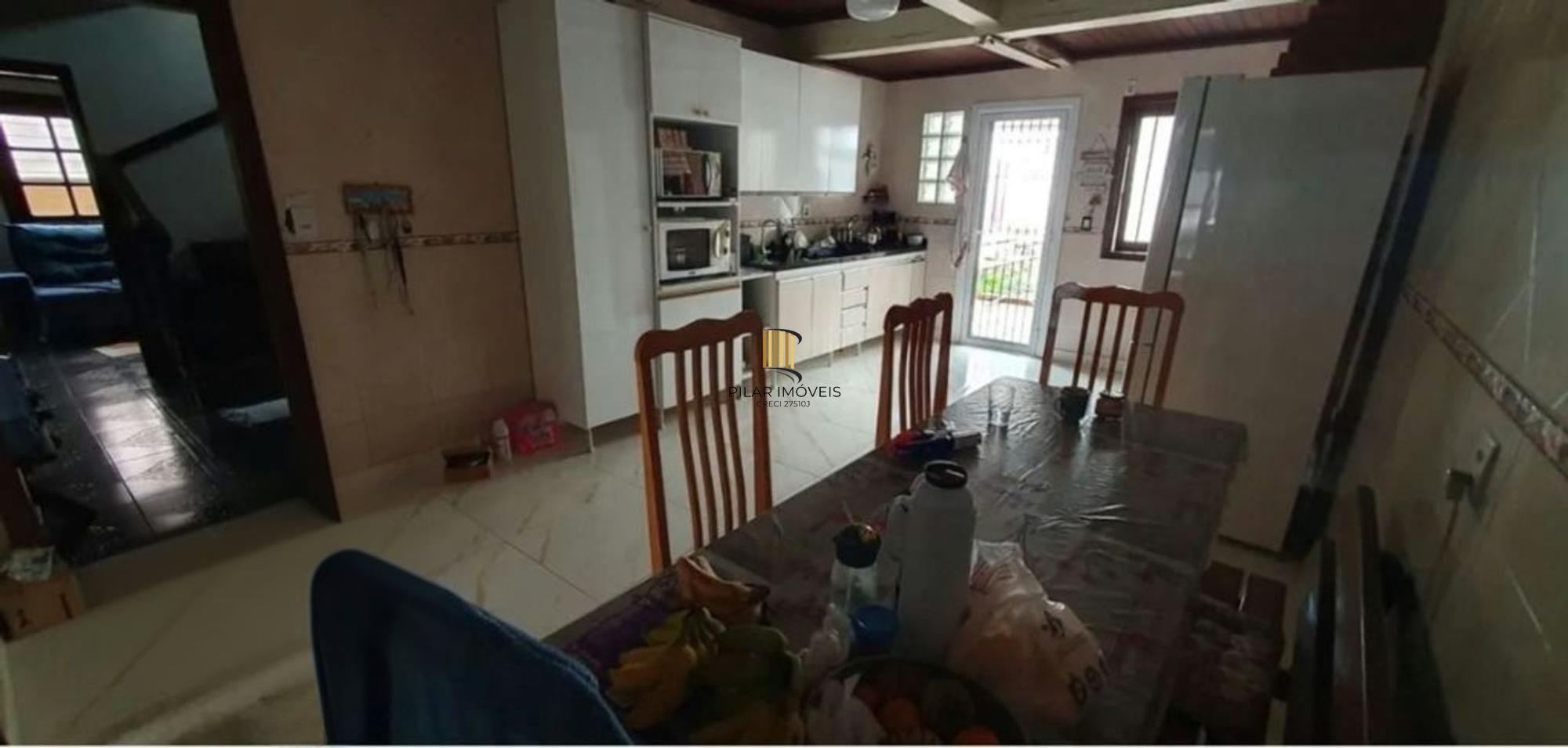 Casa com 5 quartos, piscina e 3 vagas de garagem em Canoas.