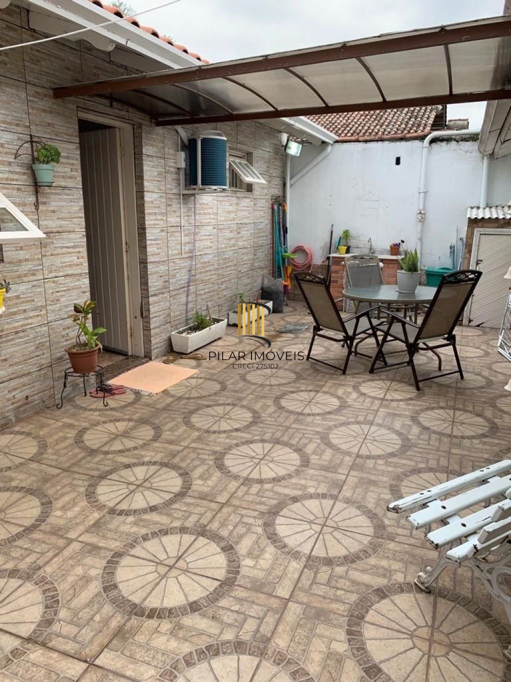 Casa de 3 dormitórios no bairro Sarandi