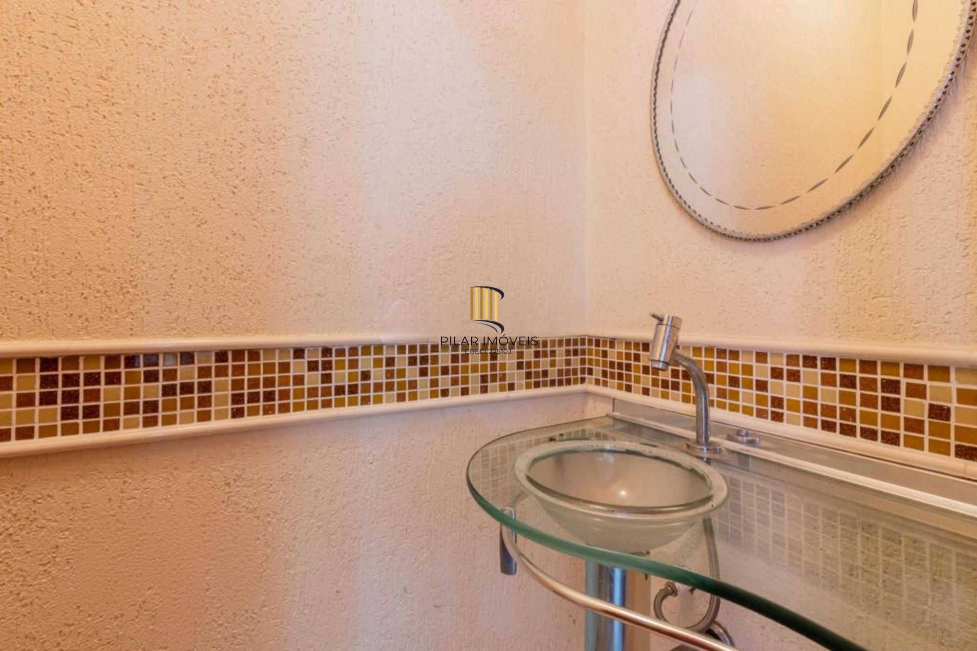Casa com 3 dormitórios,1 suíte, 4 banheiros e 4 vagas, 203m² no Jardim Itu.