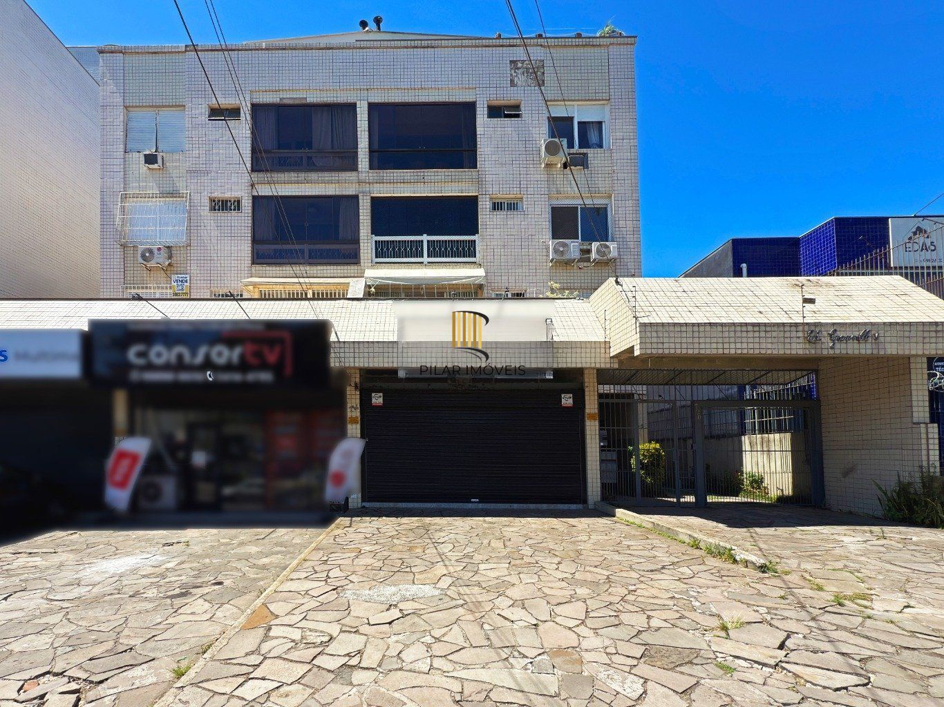 Cobertura com 2 quartos, vaga, elevador e churrasqueira  no bairro Cristal.