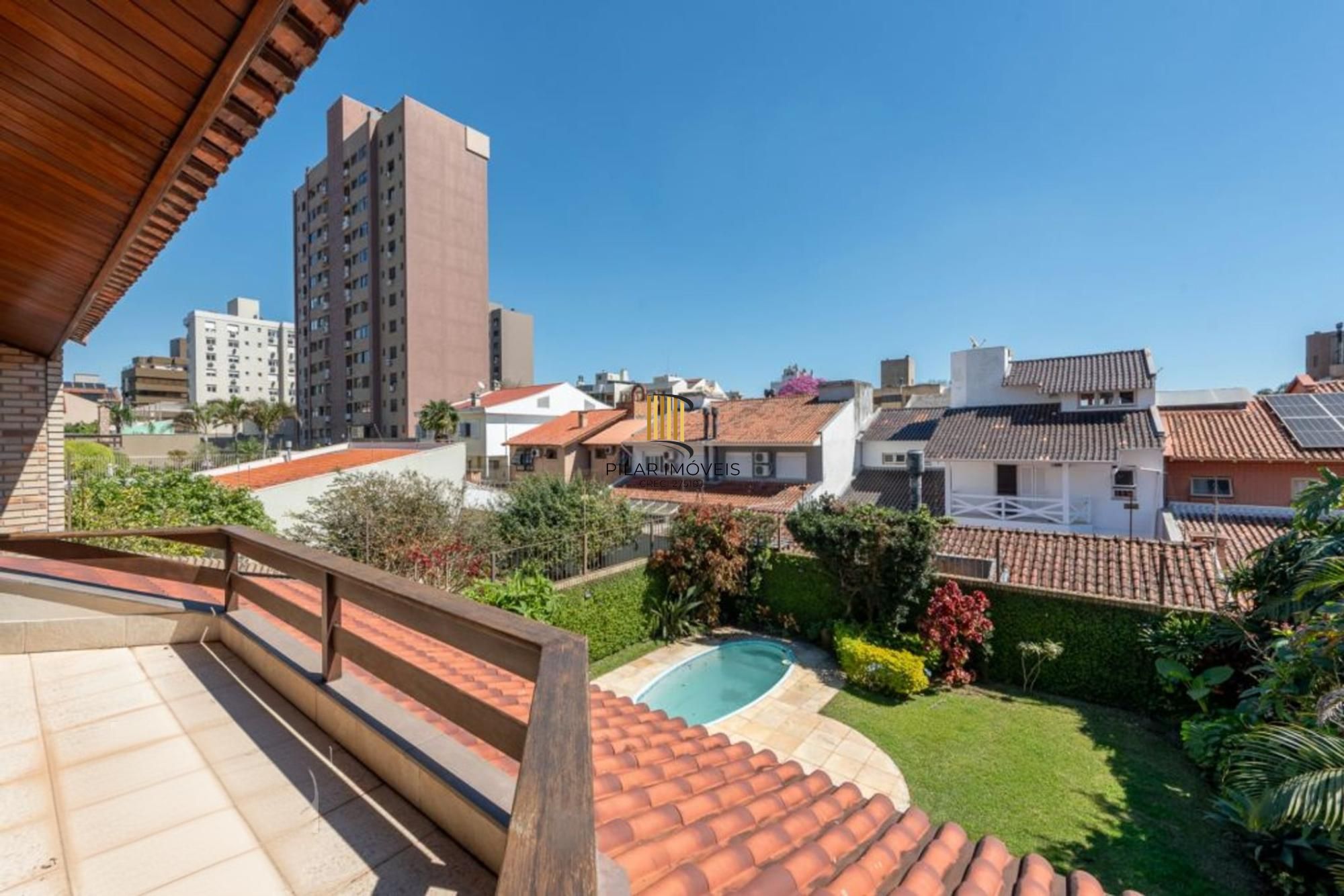 Casa com 5 dormitórios, 2 suítes, 2 vagas,360m² à venda no Jardim Itu Sabará.