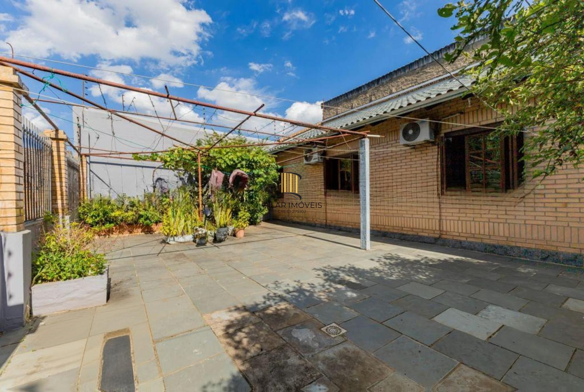 Casa com 1.640,00m², 3 dormitórios, 4 vagas à venda Rua Marista.