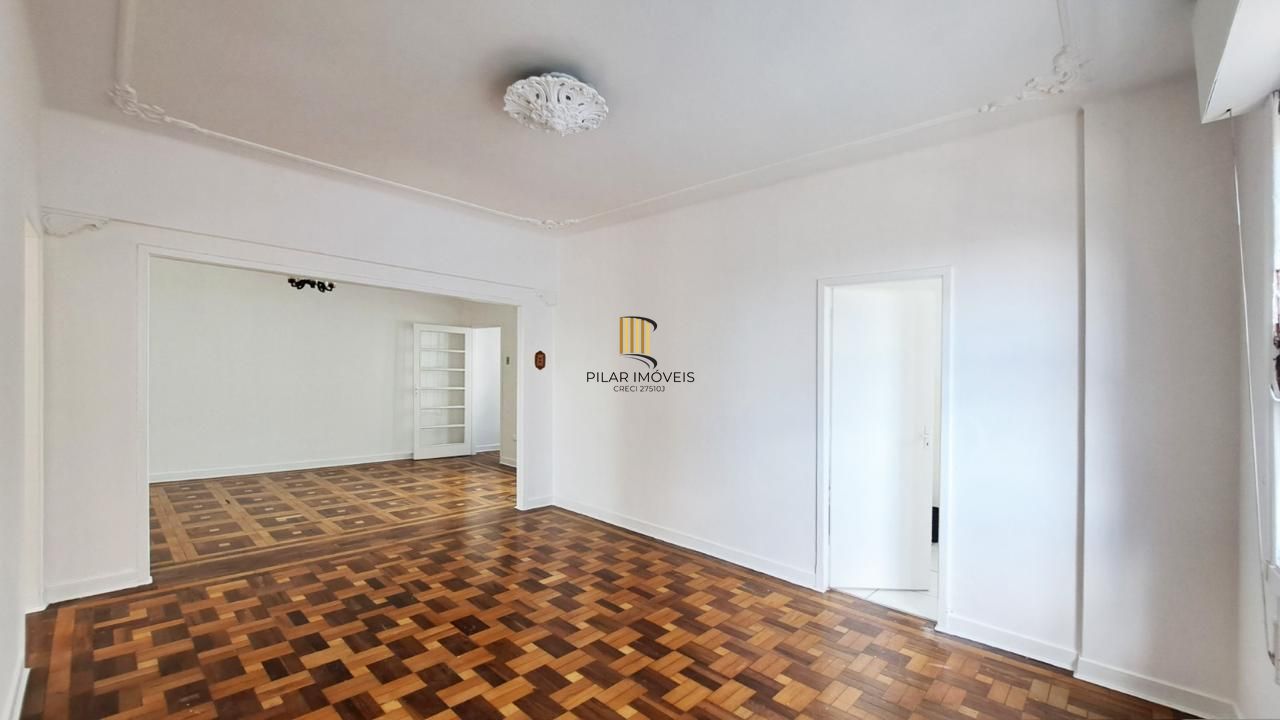 Apartamento 3 Dormitórios, 123m², Último Andar com Vista para o Guaíba