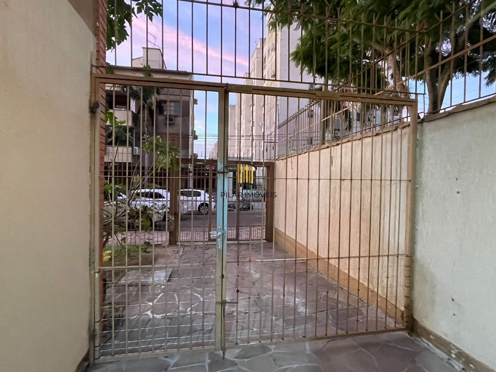 Apartamento térreo garden com 3 dormitórios, 1 suíte, 3 vagas de garagem