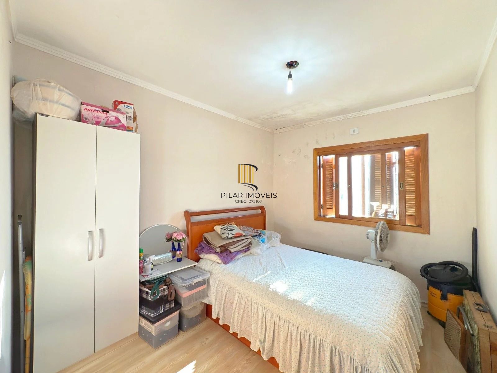 Casa com 2 quartos, 3 banheiros, pátio e churrasqueira no bairro Serraria