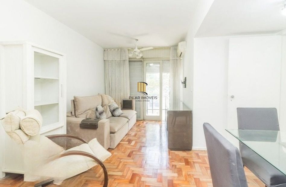 Apartamento de 2 dormitórios com sacada e 1 vaga no Petrópolis. - Pilar Imóveis