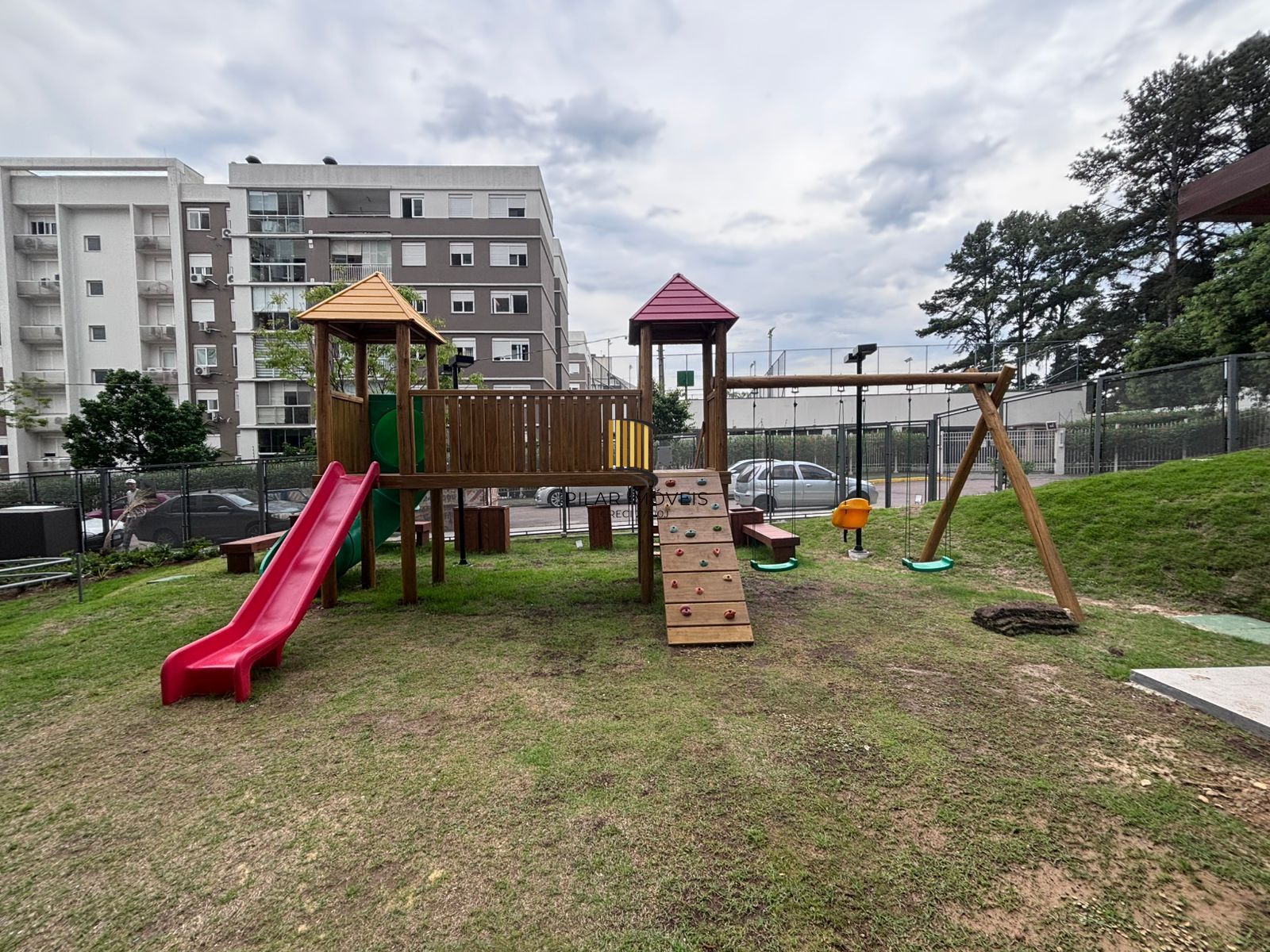 Apartamento de 2 quartos, suíte, elevador e 1vaga no bairro Jardim Sabará