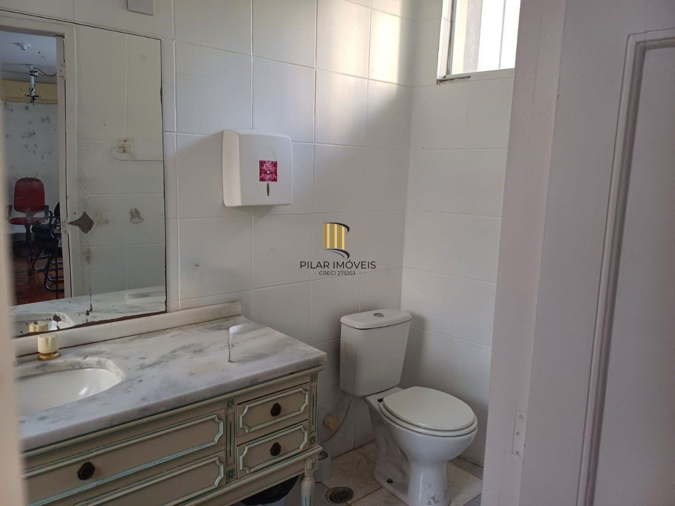 Casa com 3 quartos, 3 banheiros, 300m² e 8 vagas no Menino Deus.