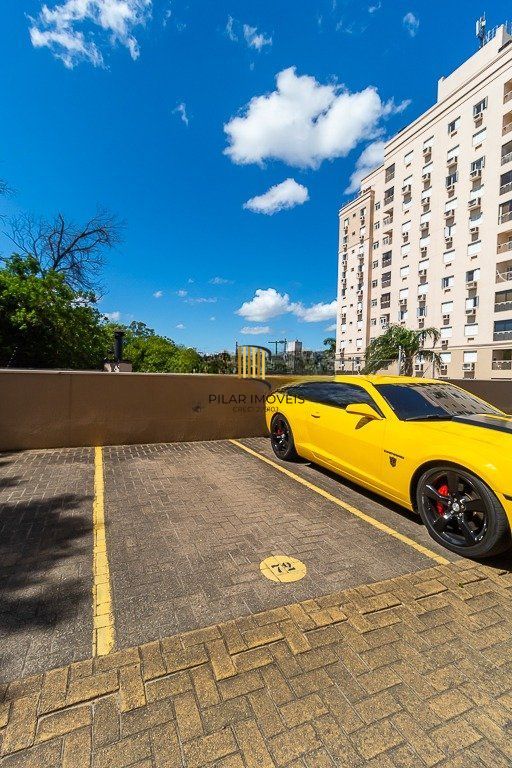 Apartamento com 2 quartos, vaga e sacada e churrasqueira no bairro Sarandi