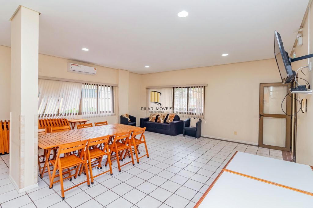 Apartamento com 3 quartos, vaga e elevador no Bairro Menino Deus