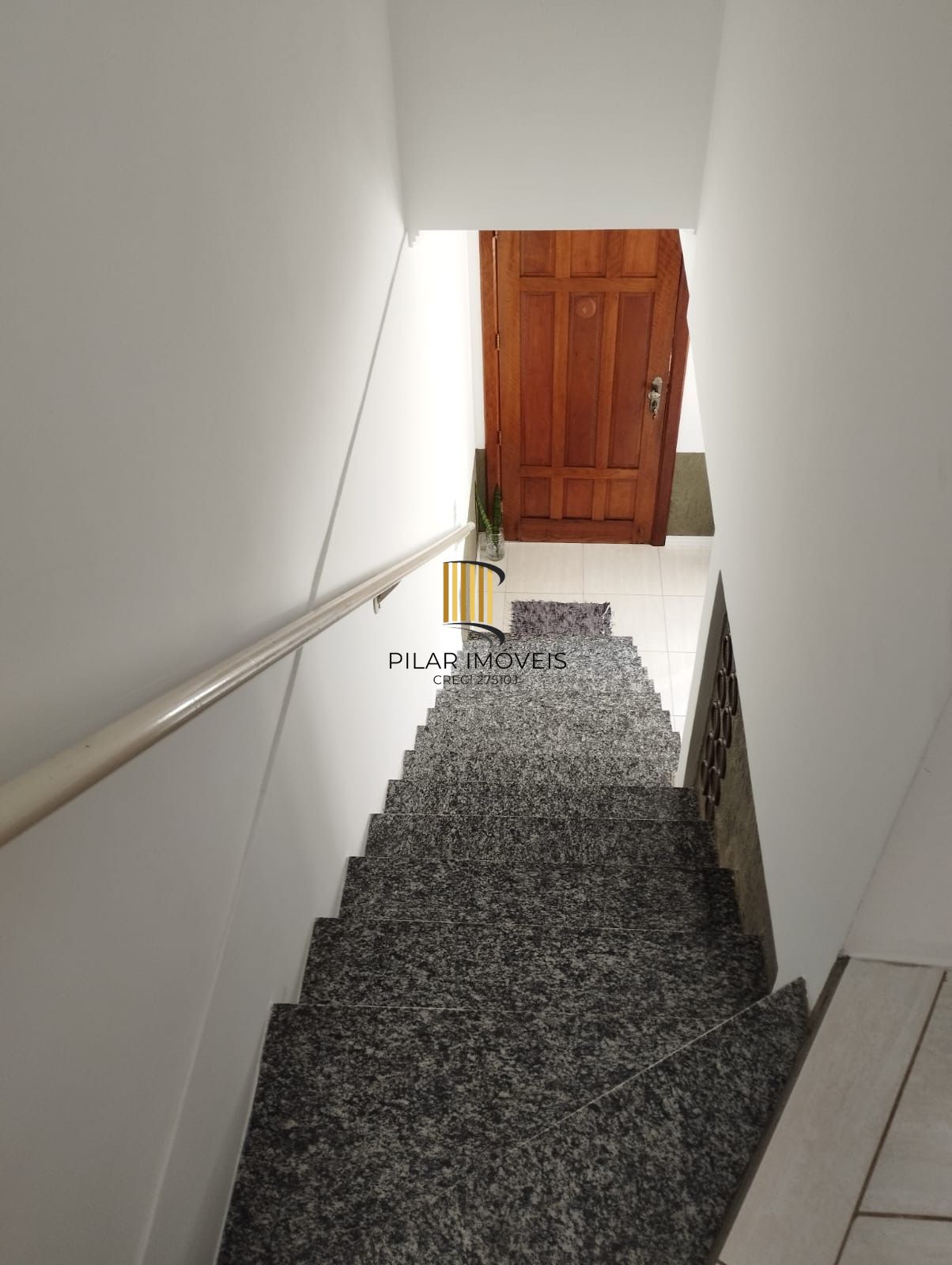 Casa Sobrado semi mobiliada com 2 dormitórios Avenida Juca Batista 115m2