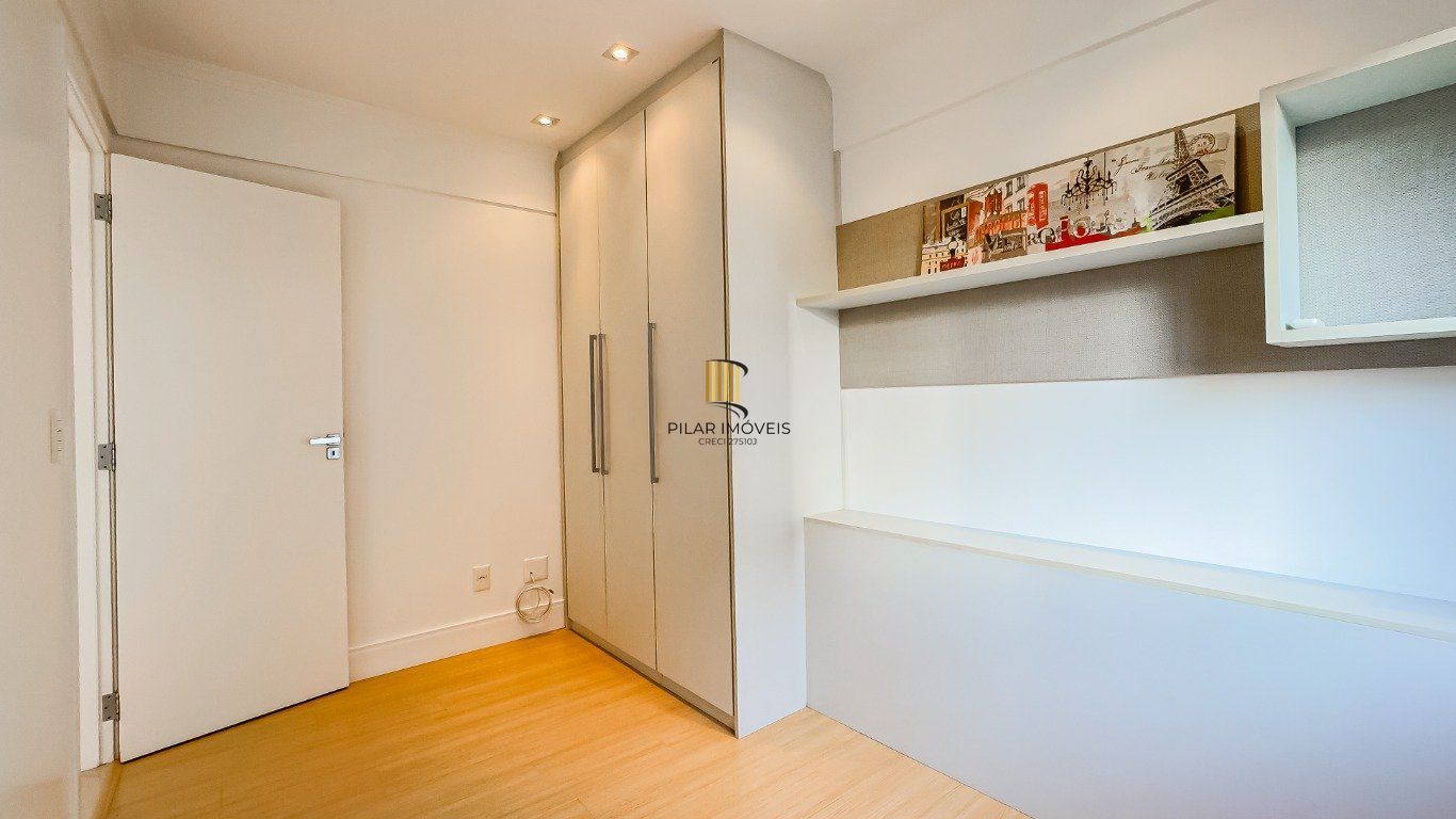 Apartamento com 3 quartos (1 suíte) e 2 vagas no Bairro Passo da Areia.