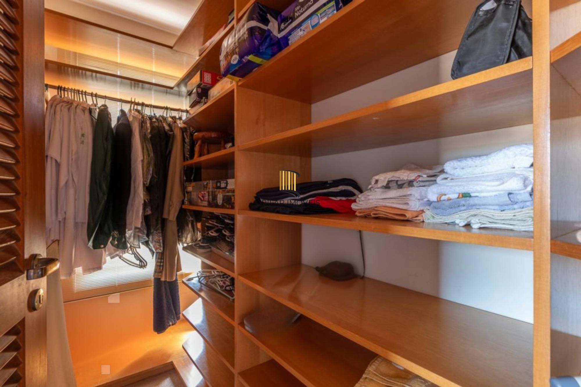 Casa com 5 dormitórios, 2 suítes, 2 vagas,360m² à venda no Jardim Itu Sabará.