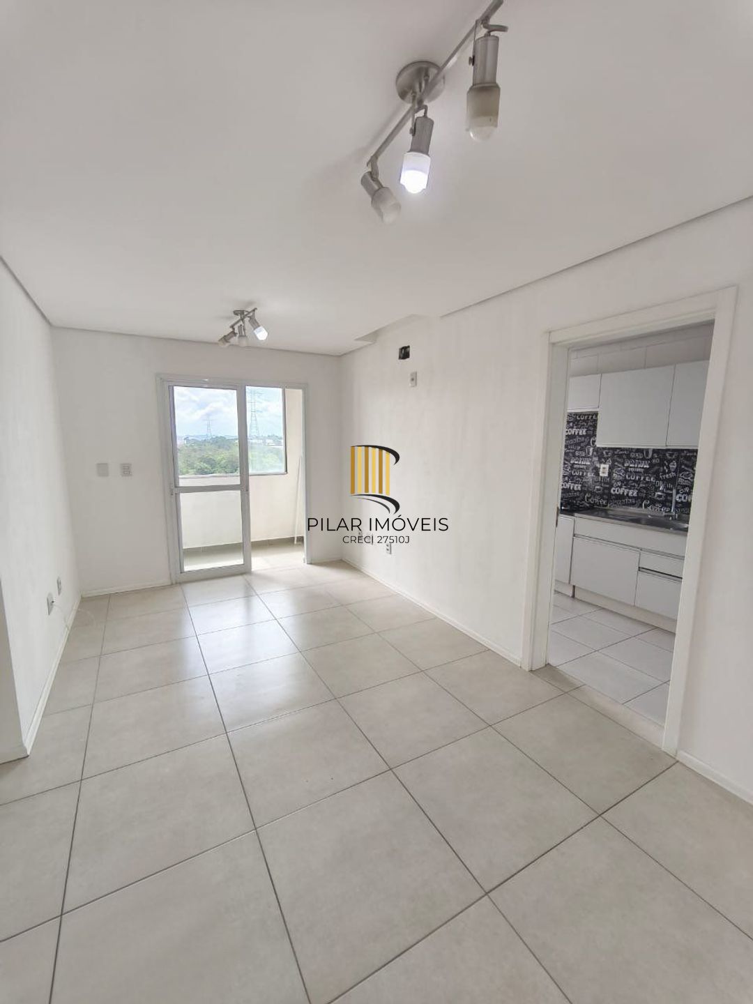 Apartamento de 2 dormitórios, elevador e 1 vaga de garagem em Canoas.