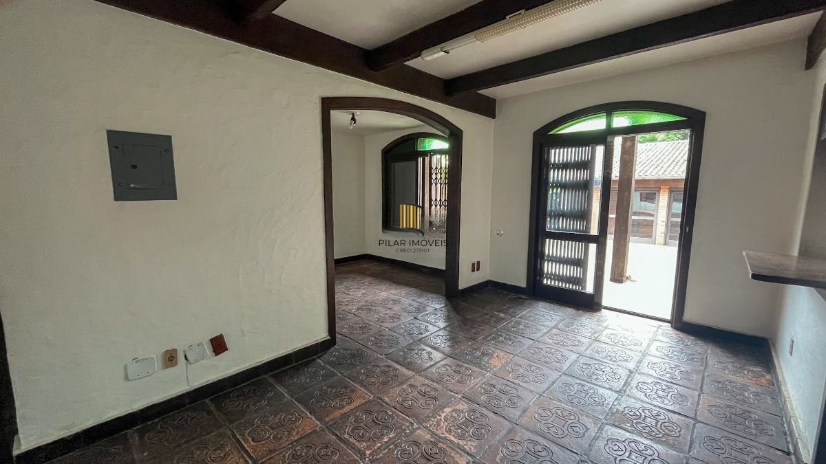 Casa com 5 quartos, 5 vagas e 265m² à venda no bairro Tristeza.