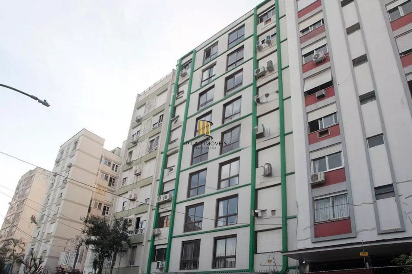 Apartamento semi mobiliado com 2 dormitórios na Sofia Veloso.