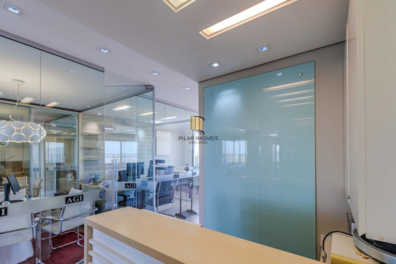 Sala comercial, 2 vagas, elevador e restaurante no bairro Praia de Belas - Pilar Imóveis