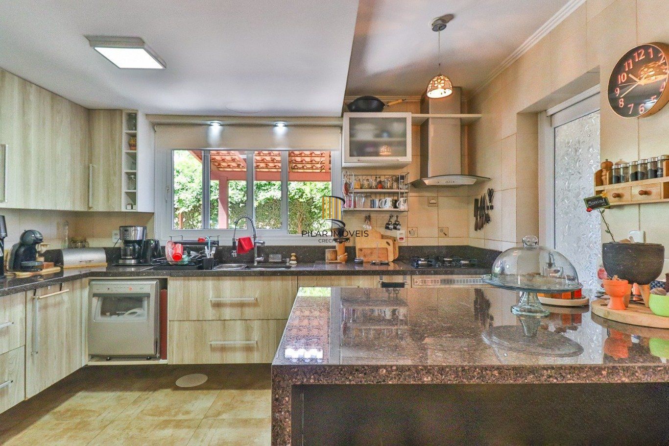 Casa em Condomínio com 3 Dormitórios e Energia Solar na Lomba do Pinheiro