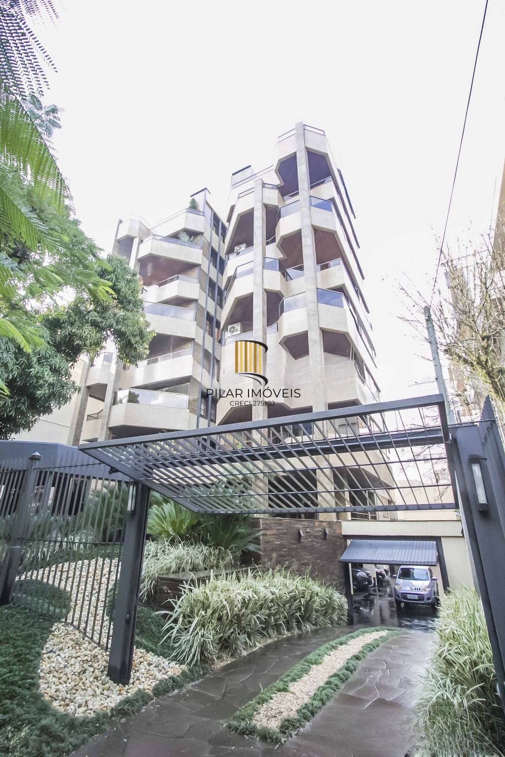 Apartamento 3 Dormitórios, 1 súite, elevador, 2 vagas no Petrópolis.